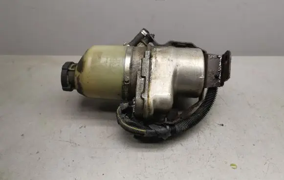 Opel Zafira A Power steering pump 