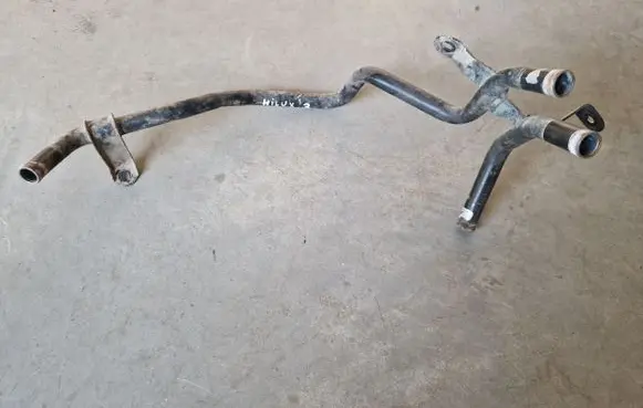 Toyota Hilux (AN10, AN20, AN30) Engine coolant pipe/hose
