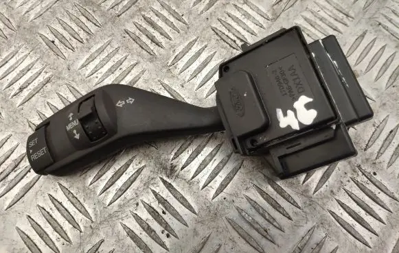 Ford Focus Indicator stalk 17D940