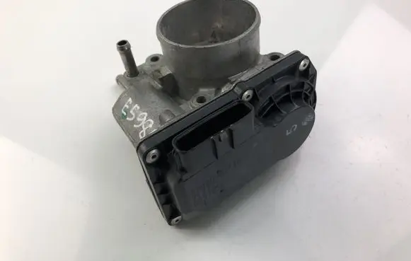 Toyota Corolla E160 E170 Throttle valve 220300T110