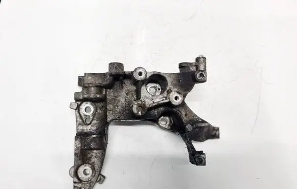 Peugeot 3008 I Engine mounting bracket 9684613880