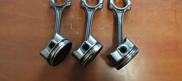 Honda Jazz Piston with connecting rod 5R1