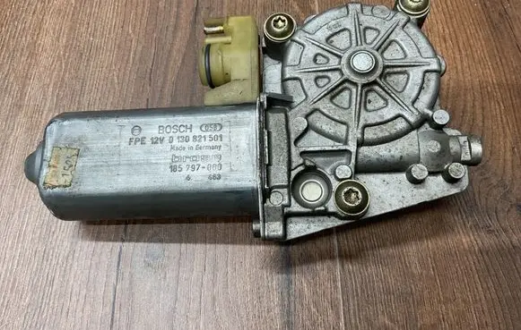 Mercedes-Benz S W140 Front door window regulator motor 0130821501