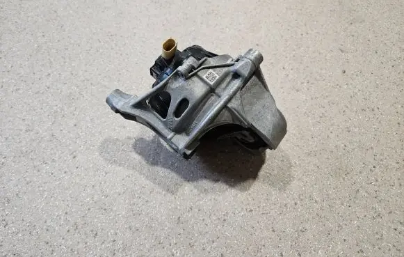 Audi Q7 4M Engine mount bracket 4M0199372FF