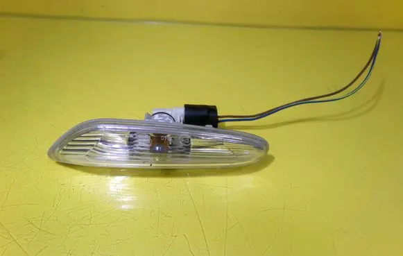 BMW 1 E81 E87 Front fender indicator light 932997