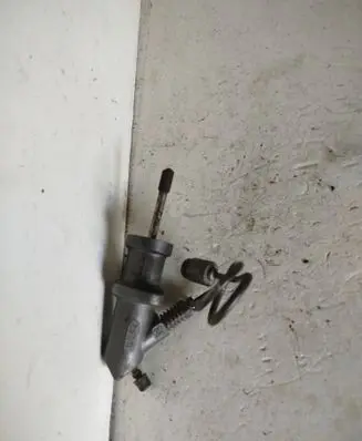 BMW 5 E39 Clutch slave cylinder G7362 6642