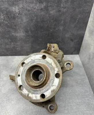 Volkswagen Touran I Front wheel hub spindle knuckle