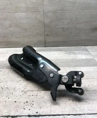 Seat Alhambra (Mk2) Sliding door lower roller guide/hinge 7N0843398D