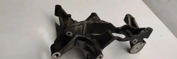Volkswagen PASSAT CC Generator/alternator bracket 03h260089B