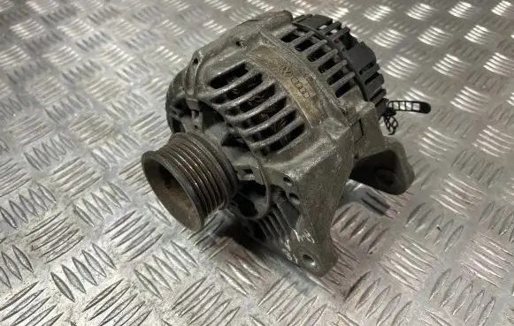 Volkswagen PASSAT B5 Generator/alternator 0589n3016l