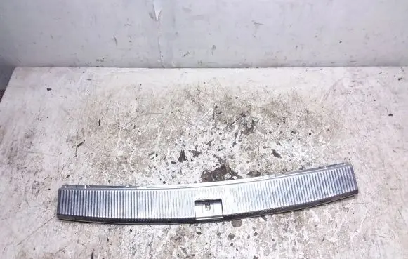 Trunk/boot sill cover protection