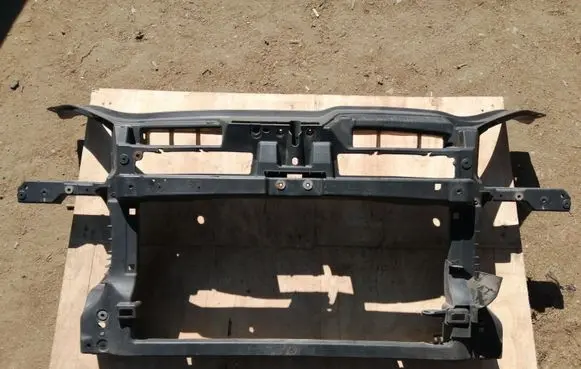 Volkswagen Golf V Radiator support slam panel 