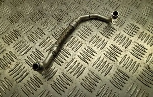 Engine coolant pipe/hose