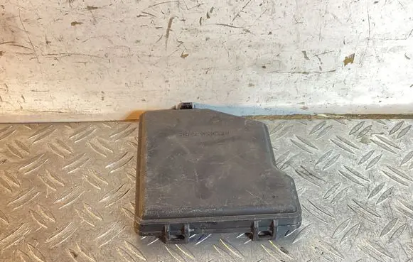 Lexus RX 450H Fuse box cover 8266248300