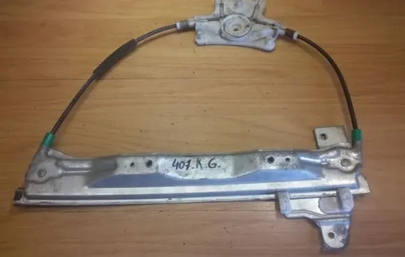 Rear window lifting mechanism without motor