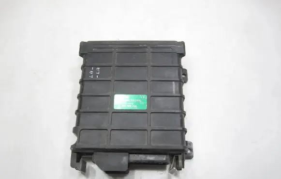 Volkswagen Golf III Engine control unit/module 811906264 0280800104