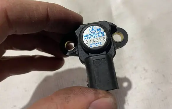 Mercedes-Benz C W203 Air pressure sensor a0041533328 0041533328