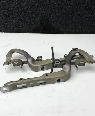 Engine bonnet/hood hinges