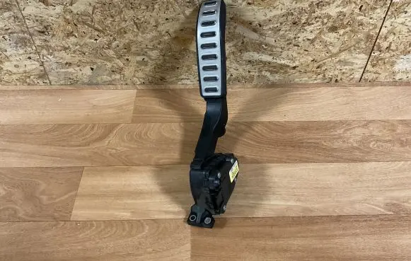 Porsche Cayenne (9PA) Accelerator throttle pedal 7L0723507B 6PV00802624
