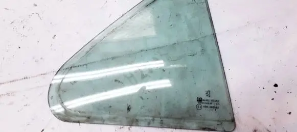 Rear vent window glass