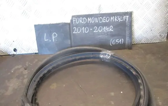 Ford Mondeo MK IV Front door rubber seal 