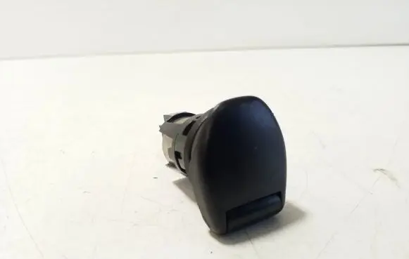 Nissan X-Trail T32 12 V Socket (front) 