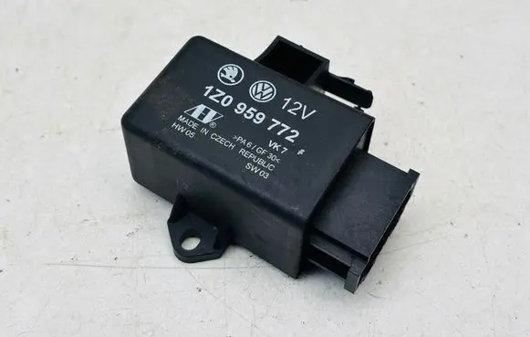 Volkswagen PASSAT B6 Seat heating relay 1Z0959772
