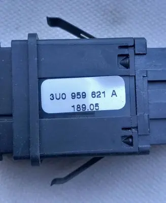 Skoda Superb B5 (3U) Windscreen/window heater switch 3U0959621A 18905