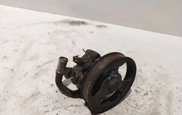 Mazda 3 I Power steering pump 3903858