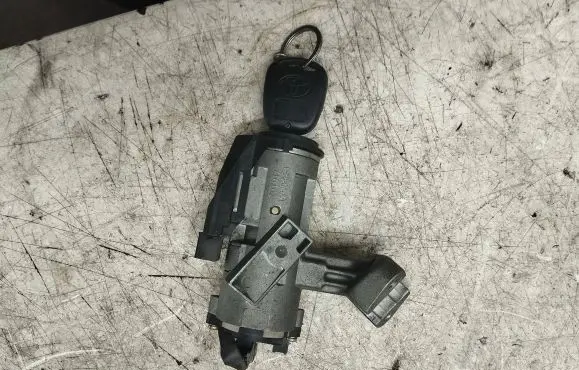 Toyota Corolla E120 E130 Ignition lock 45020024