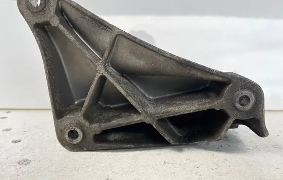 BMW 5 E39 Engine mounting bracket 6750441 6576
