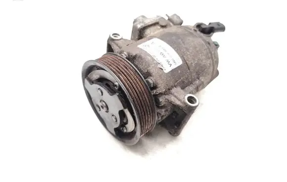 Volkswagen Golf VI Air conditioning (A/C) compressor (pump) 5N0820803A