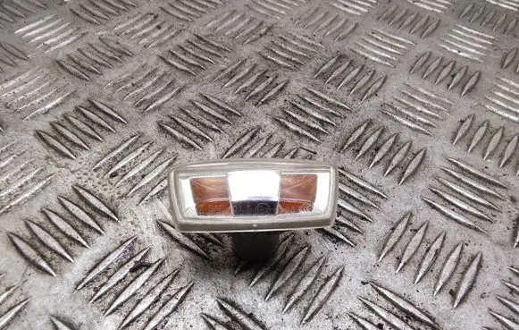 Opel Zafira B Front fender indicator light 13252455 13252456