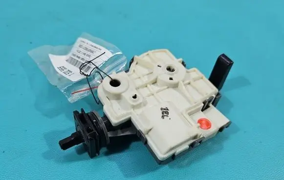 Toyota RAV 4 (XA50) Fuel tank cap lock motor IMPRK1532555