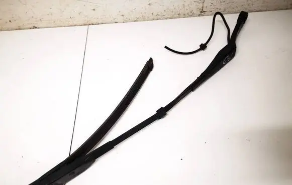 Tesla Model Y Front wiper blade arm 150705400a 1507041-00-a