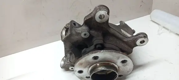 Mini One - Cooper F56 F55 Front wheel hub 6876643