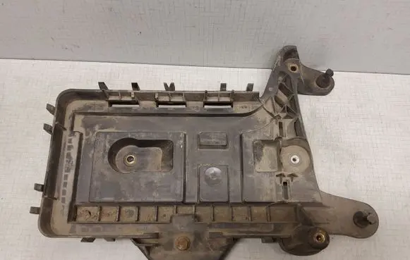 Volkswagen PASSAT B6 Battery tray 1K0915333C