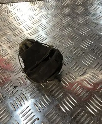 Volvo XC70 Engine mount bracket 9485551