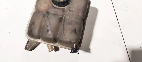 Ford Focus Coolant expansion tank/reservoir 8v618k218ae 8v61-8k218de