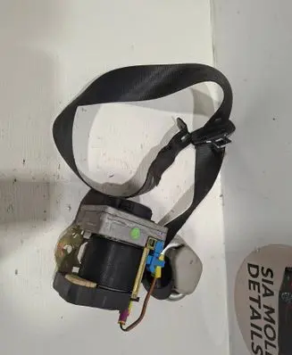 Volkswagen Golf IV Front seatbelt 6330 65330