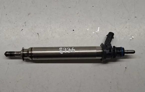 Mercedes-Benz GLE W167 Fuel injector A2560700187 A2560705600