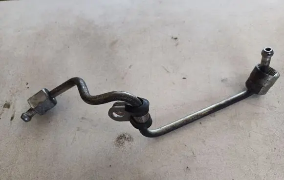 Volkswagen Sharan Fuel injector supply line/pipe 