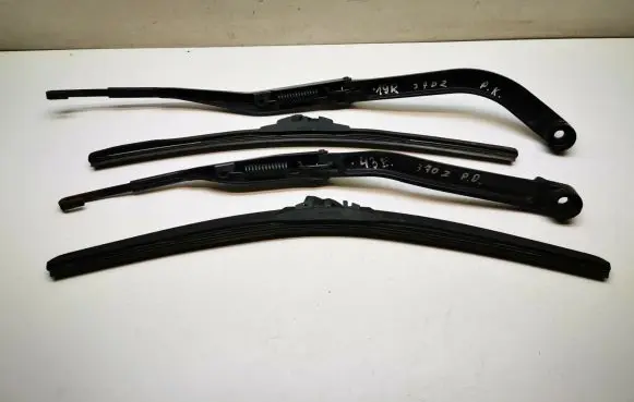 Nissan 370Z Windshield/front glass wiper blade 