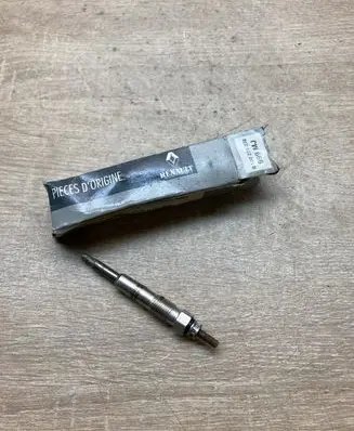 Renault Megane I Glow plug 7700100586 999MJ