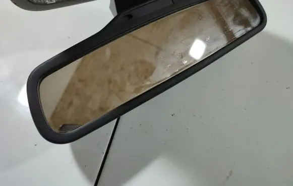 Rear view mirror (interior)