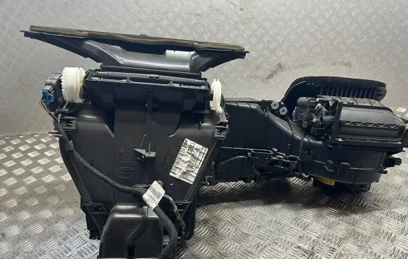 Audi A3 S3 A3 Sportback 8P Interior heater climate box assembly 8P1820003Q