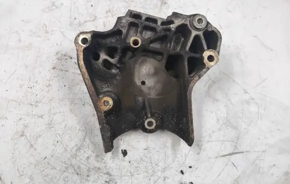 Alfa Romeo 159 Engine mounting bracket 55195370