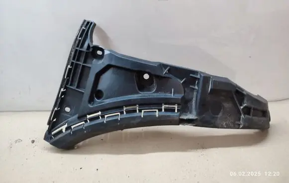 Volvo XC90 Front bumper mounting bracket 30698129
