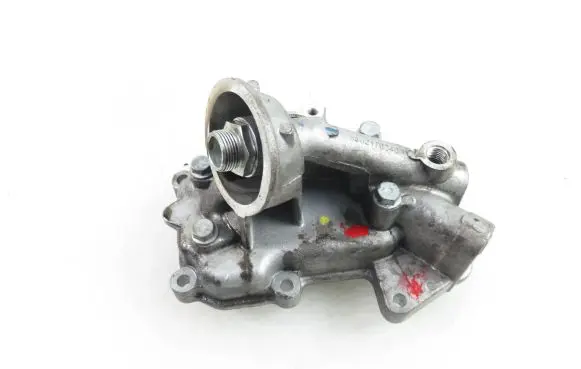 Oil filter mounting bracket