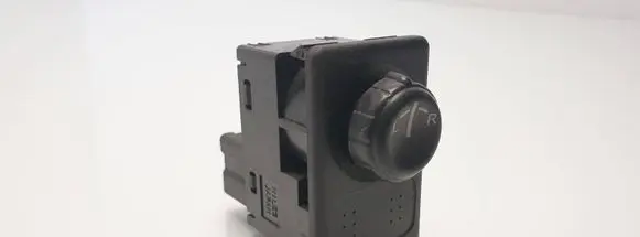 Nissan Almera Tino Wing mirror switch